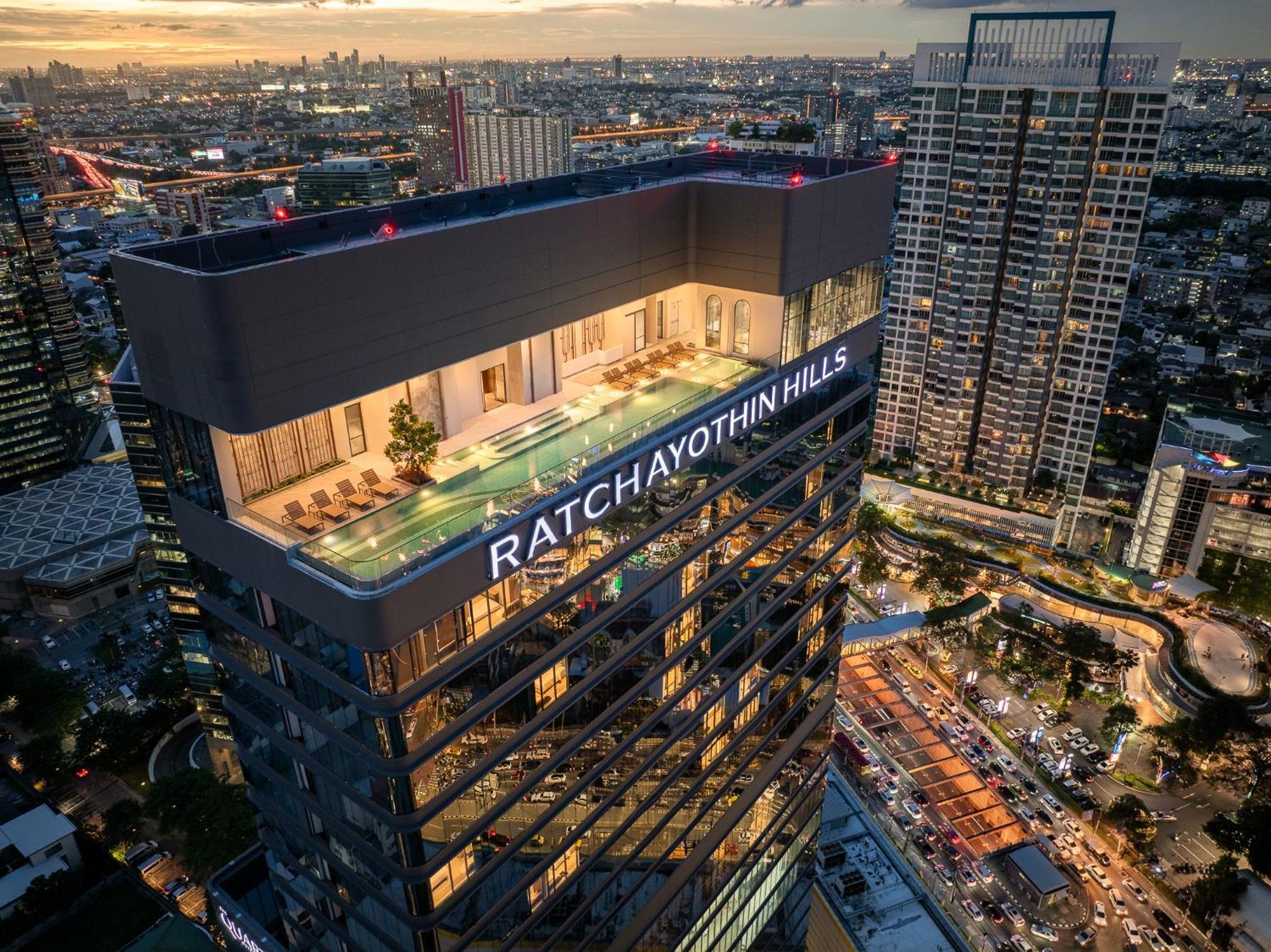 Hotel The Quarter Ratchayothin By Uhg Bangkok Exterior foto